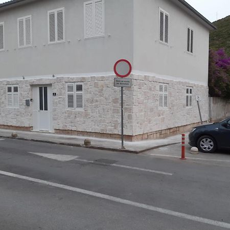 Studio Apartments Ana & Mia Вис Экстерьер фото