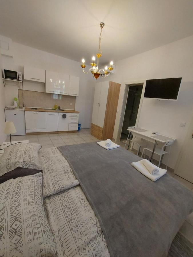 Studio Apartments Ana & Mia Вис Экстерьер фото