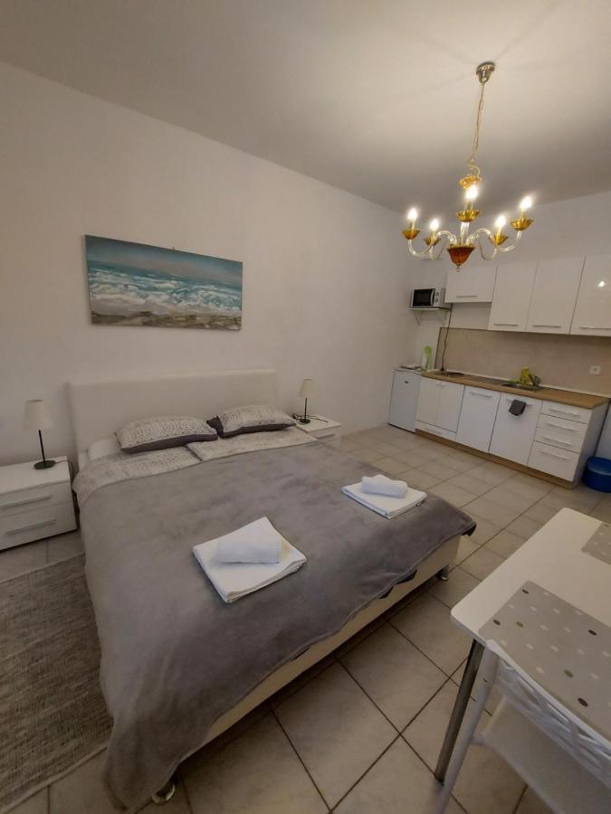 Studio Apartments Ana & Mia Вис Экстерьер фото