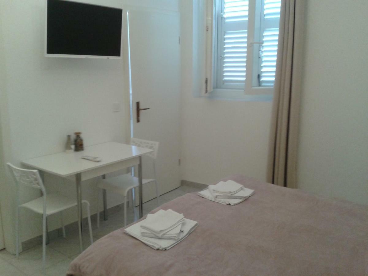 Studio Apartments Ana & Mia Вис Экстерьер фото