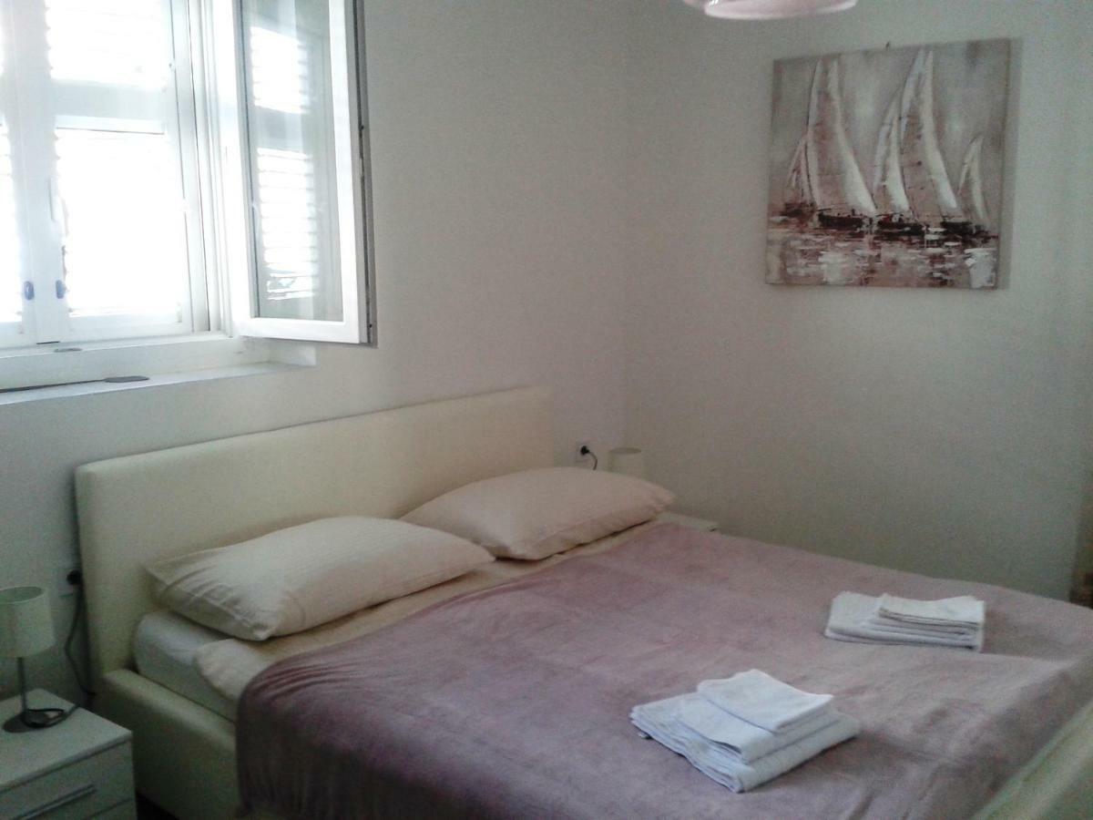 Studio Apartments Ana & Mia Вис Экстерьер фото