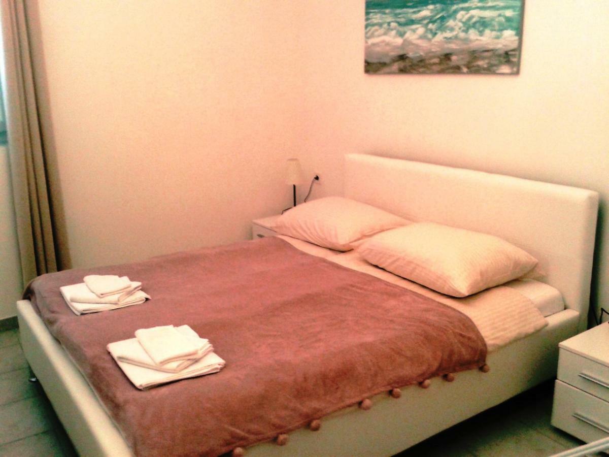 Studio Apartments Ana & Mia Вис Экстерьер фото