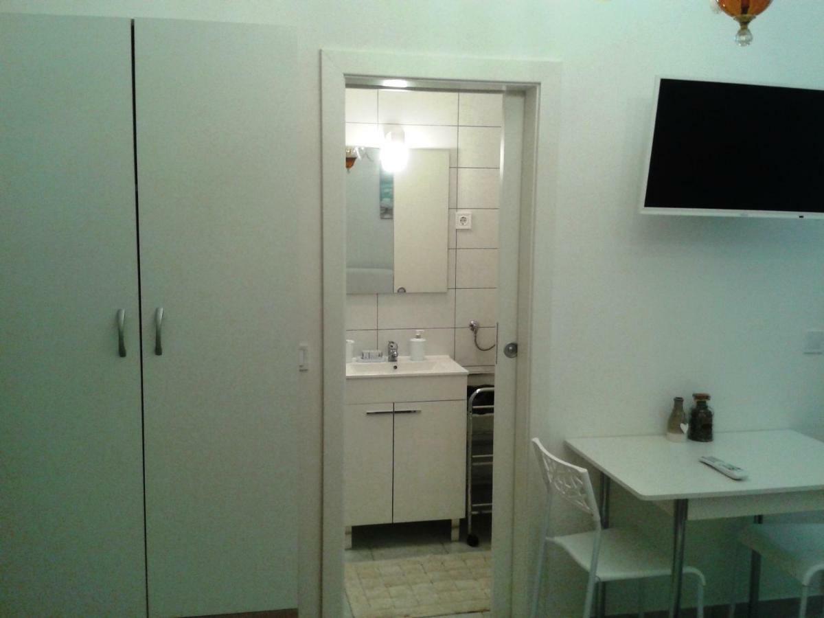 Studio Apartments Ana & Mia Вис Экстерьер фото
