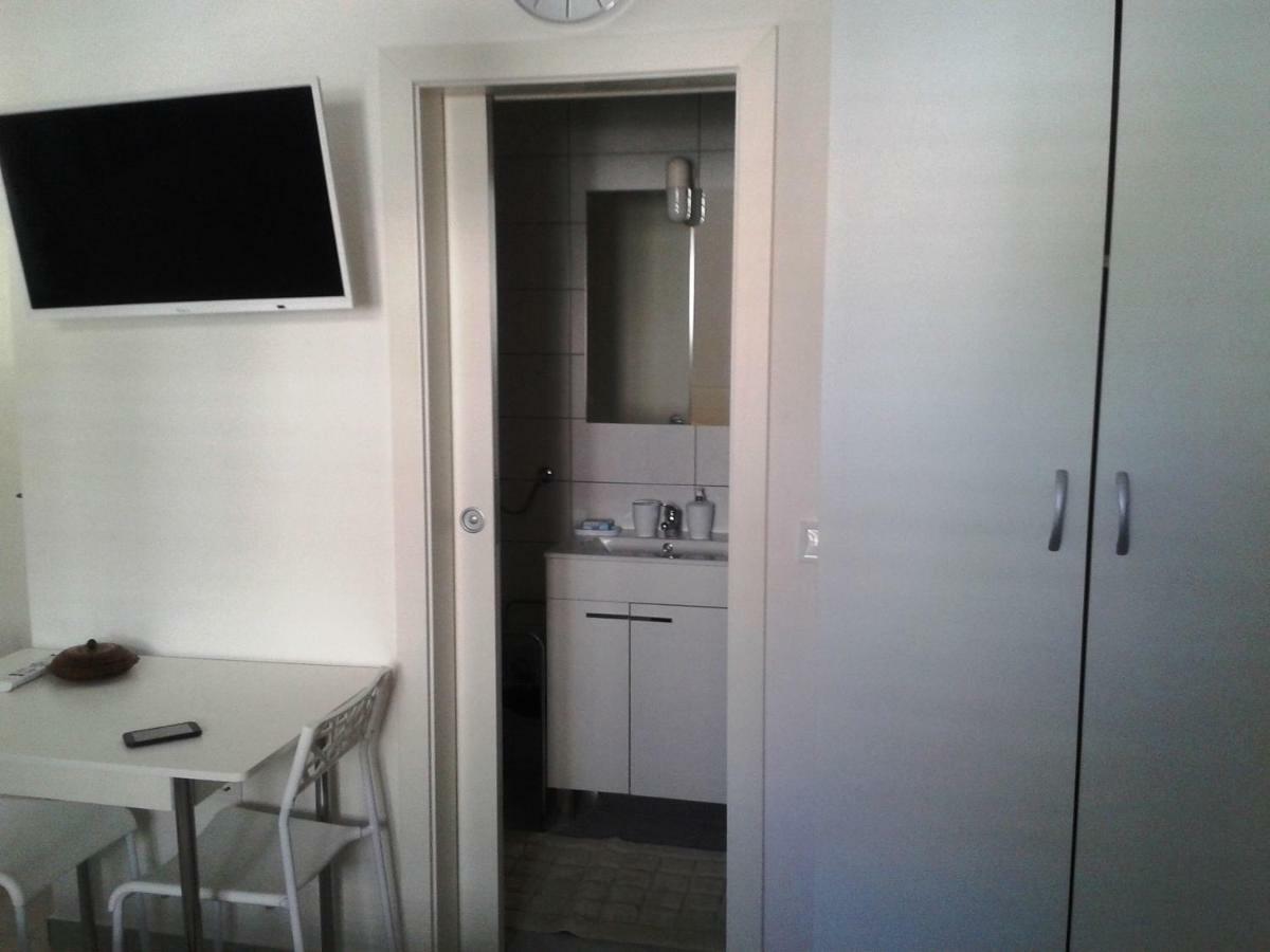 Studio Apartments Ana & Mia Вис Экстерьер фото